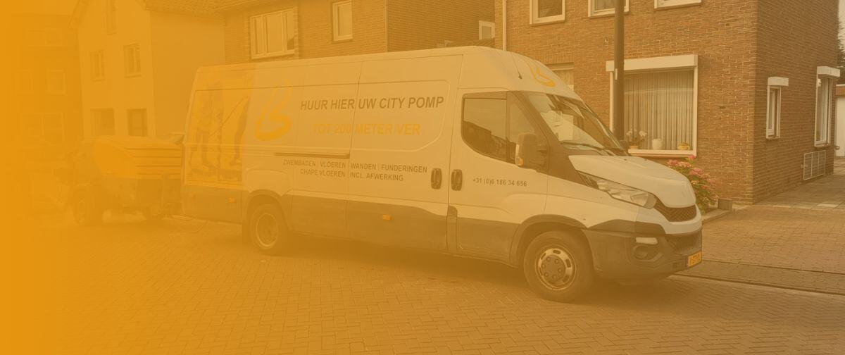 Citypomp opgesteld in een smalle straat